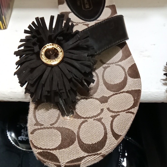 Coach brown signature c sandals in great condition!! size 7B cute crystal brown - Picture 5 of 6